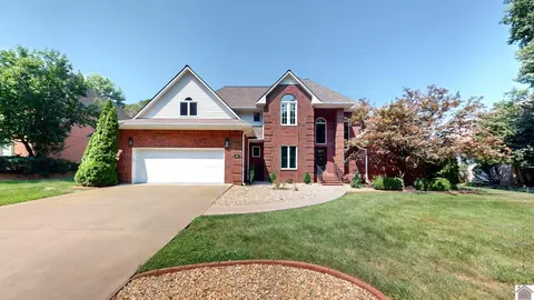 201 Country Club Ln, Murray, KY 42071