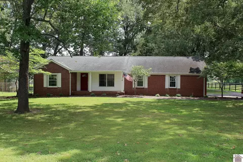 650 Robertson Rd, Murray, KY 42071