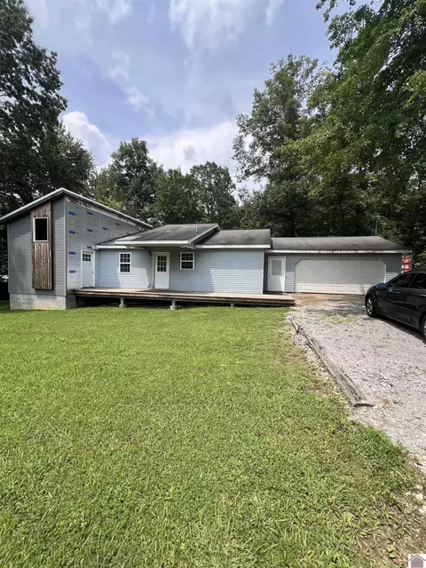 1073 Travis Rd, Kuttawa, KY 42055