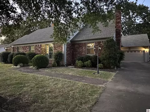 1516 Kirkwood Dr, Murray, KY 42071