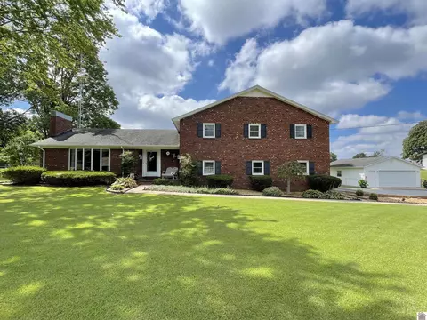 1213 Clayton Dr, Murray, KY 42071