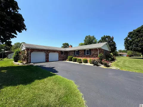 221 Oaks Dr, Benton, KY 42025
