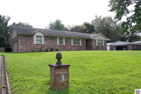 320 Woodcreek Blvd, Paducah, KY 42001