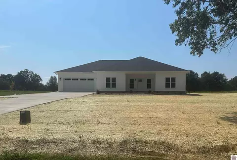 138 Collins Farm Rd, Benton, KY 42025