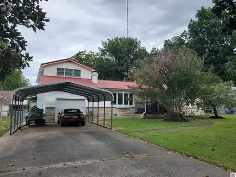 3910 Schneidman Rd, Paducah, KY 42003