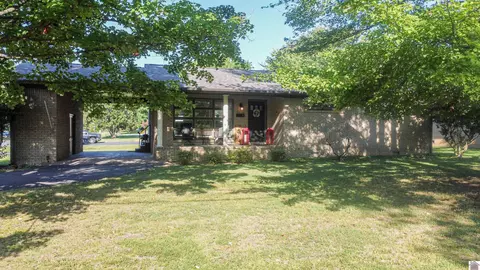 706 Meadow Ln, Murray, KY 42071