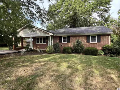 822 S 9th St, Murray, KY 42071