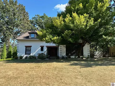 336 Golf Cart Dr, Mayfield, KY 42066