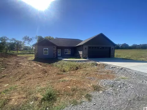 32 Fieldstone Cir, Cadiz, KY 42211