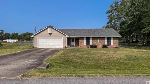 201 Fieldmont Dr, Paducah, KY 42003