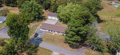 147 Lakeside Dr, Paducah, KY 42003