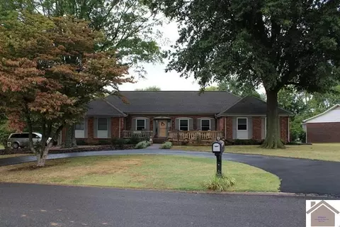 1309 Fairway Cir, Mayfield, KY 42066