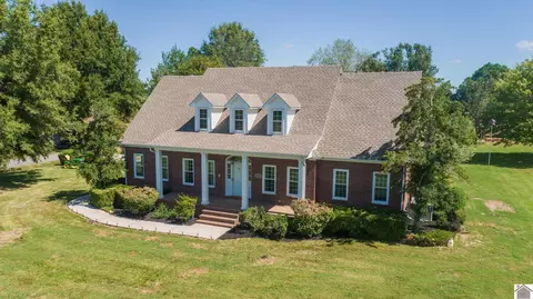 714 Oaks Country Club Rd, Murray, KY 42071