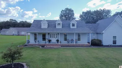 109 Charles Ave, Kevil, KY 42053