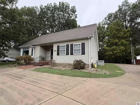 515 S Willow Way, Kuttawa, KY 42055