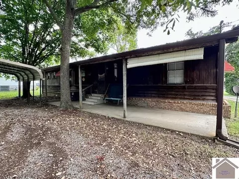 702 3rd St, Hazel, KY 42049 photo 3