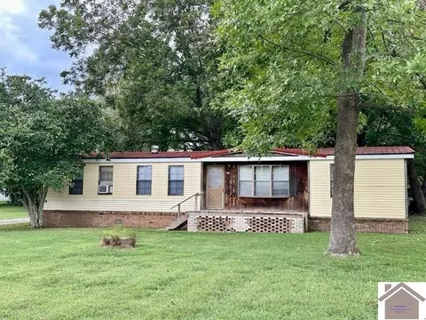 702 3rd St, Hazel, KY 42049 photo 1
