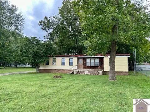702 3rd St, Hazel, KY 42049 photo 9