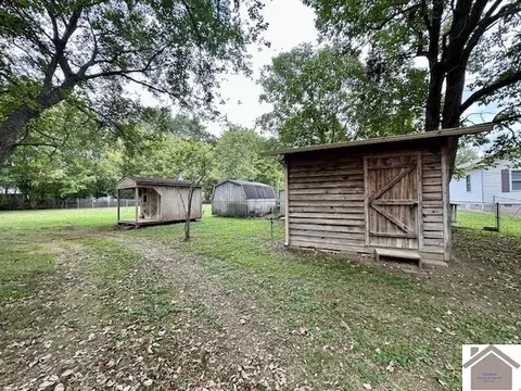 702 3rd St, Hazel, KY 42049 photo 6