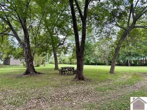 702 3rd St, Hazel, KY 42049 photo 8