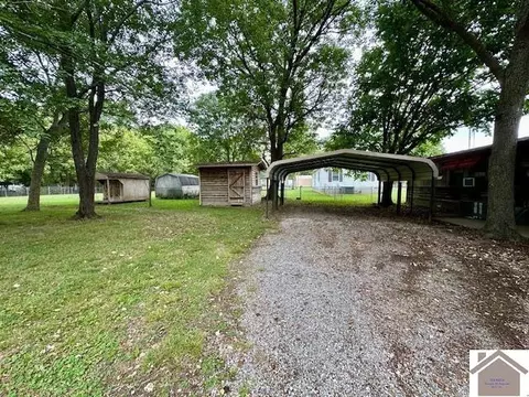 702 3rd St, Hazel, KY 42049 photo 5