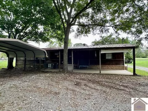 702 3rd St, Hazel, KY 42049 photo 2