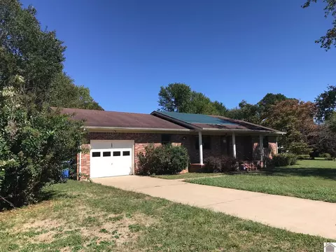 105 Aaron Dr, Fredonia, KY 42411