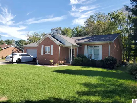 110 Fieldmont Dr, Paducah, KY 42003