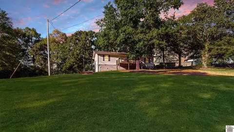 216 Geneva Dr, Mayfield, KY 42066