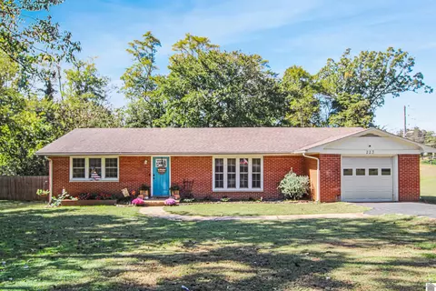 223 Lake Dr, Mayfield, KY 42066