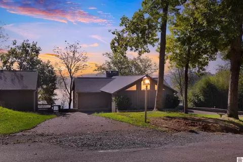 390 Parkview Rd, Cadiz, KY 42211