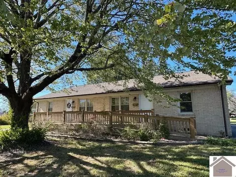 1100 Fairlane Dr, Murray, KY 42071