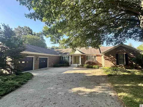 555 Huntleigh Ln, Paducah, KY 42001