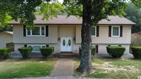 5050 Jewell Ln, Paducah, KY 42001