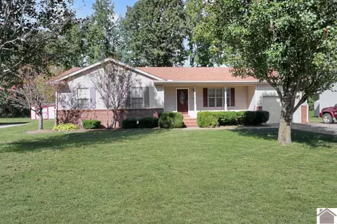 68 Cambridge Dr, Murray, KY 42071