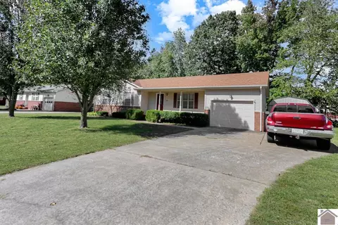 68 Cambridge Dr, Murray, KY 42071 photo 2