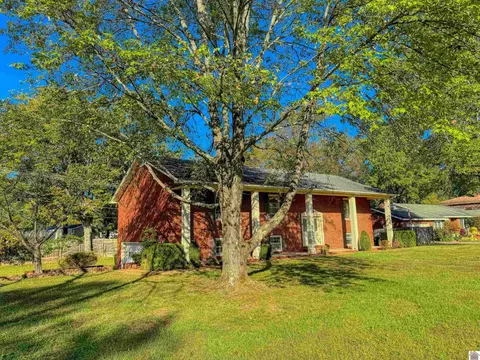 1516 Canterbury Dr, Murray, KY 42071