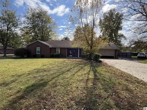 940 Christa Dr, Paducah, KY 42003