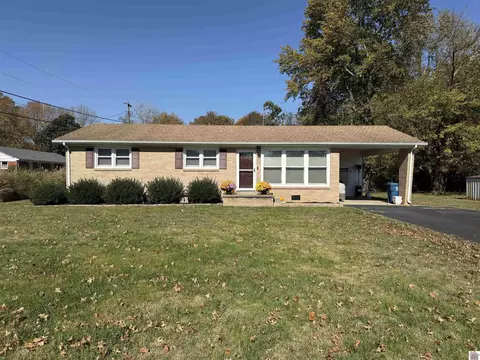 1306 Peggy Ann Dr, Murray, KY 42071