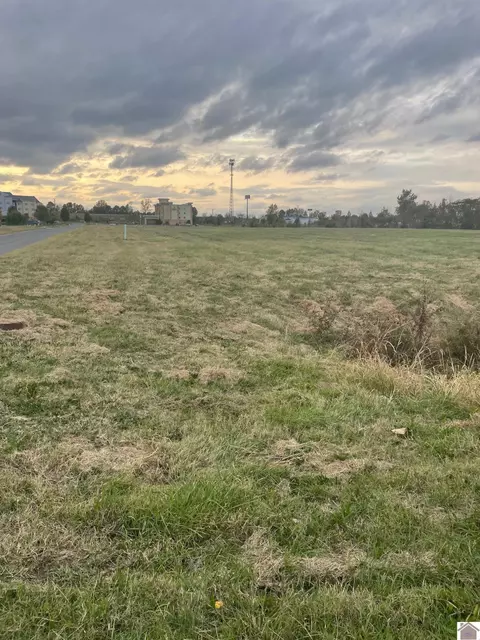 3970 Coleman Crossing Cir, Paducah, KY 42001
