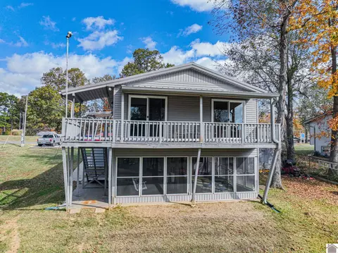 226 Lake Dr, Benton, KY 42025