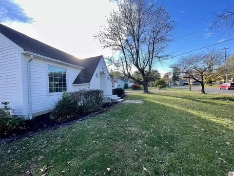 200 E Farthing St, Mayfield, KY 42066 photo 2