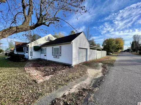 200 E Farthing St, Mayfield, KY 42066 photo 3