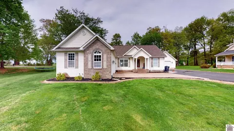 102 Summers Ln, Kevil, KY 42053