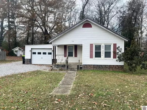 916 Walnut St, Benton, KY 42025