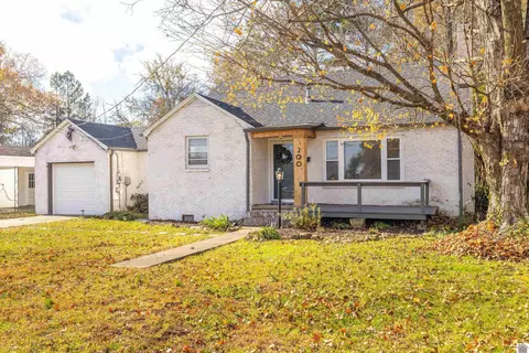 200 Irvan St, Murray, KY 42071