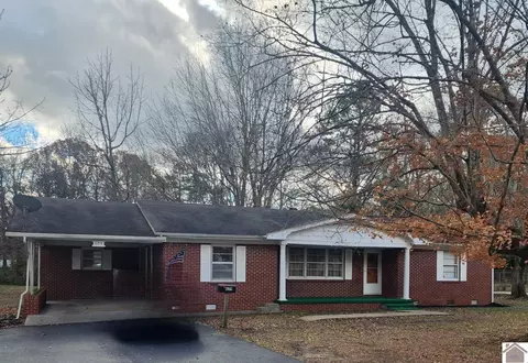 609 8th St, Benton, KY 42025