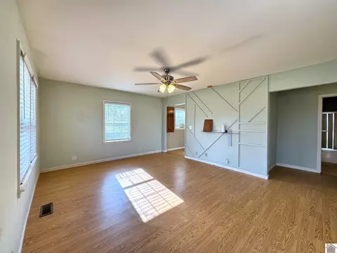 300 1st St, Hazel, KY 42049 photo 2