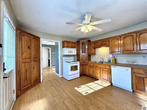 300 1st St, Hazel, KY 42049 photo 8