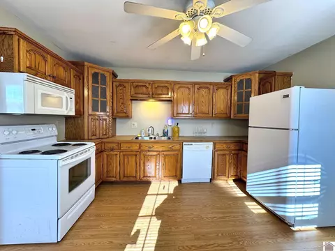300 1st St, Hazel, KY 42049 photo 7
